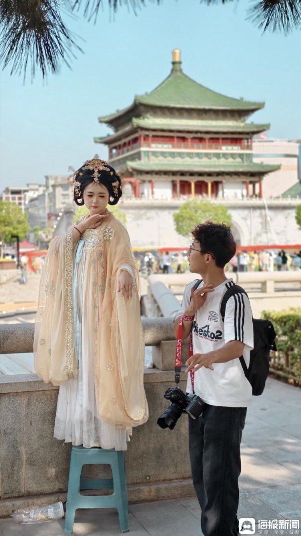 嘉正网 曹县汉服“五一”假期火爆西安 老板娘：一天只睡三小时 还得忙着学英语
