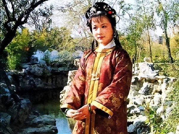 普惠配资 薛宝钗避嫌搬出大观园，史湘云为啥没有搬出去？